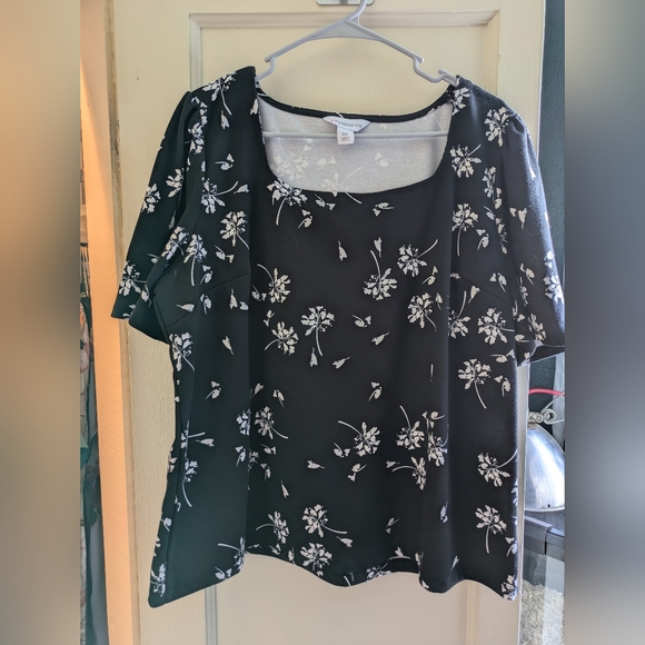 Liz Claiborne Tops - Liz Claiborne Black Flower Blouse